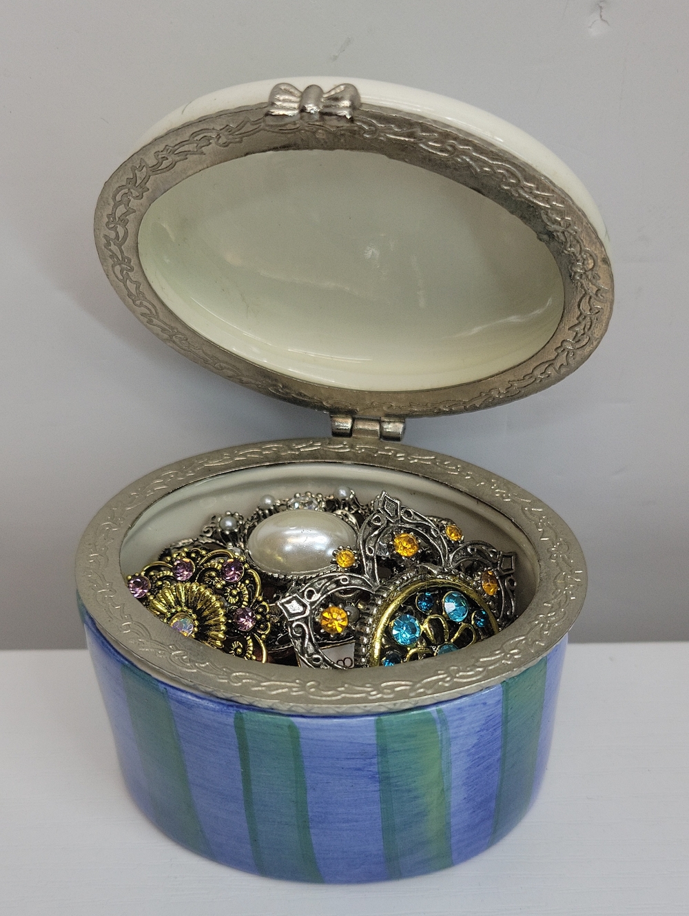 Trinketbox Filled With Brooches